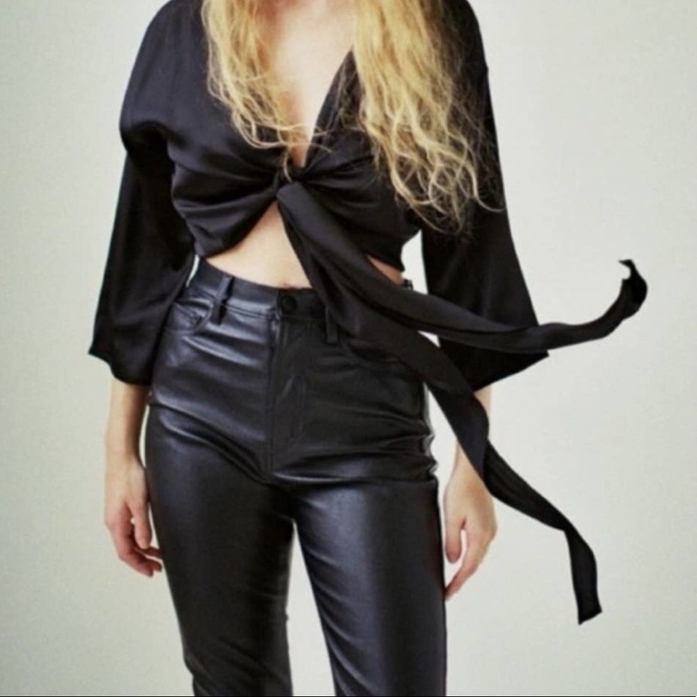 Nwt urban outfitters Nicole satin tie front crop top m